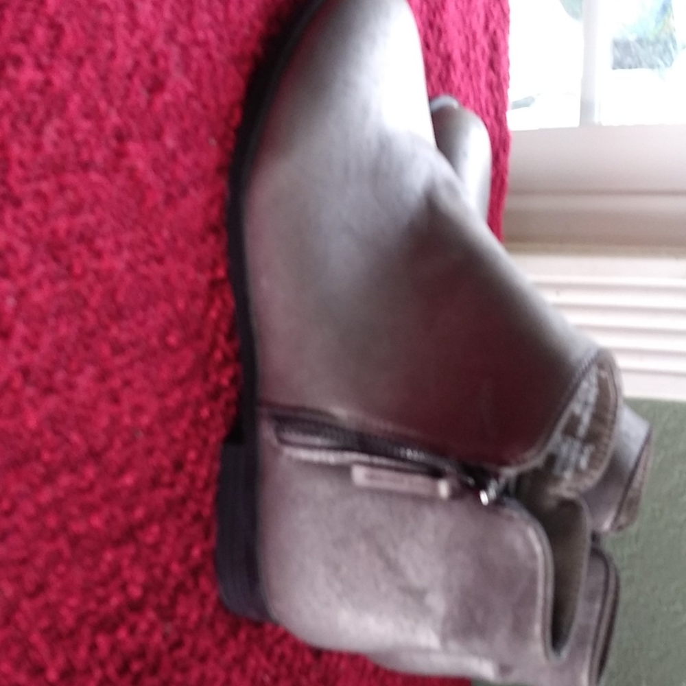 Shoes - Picture 2 of 4